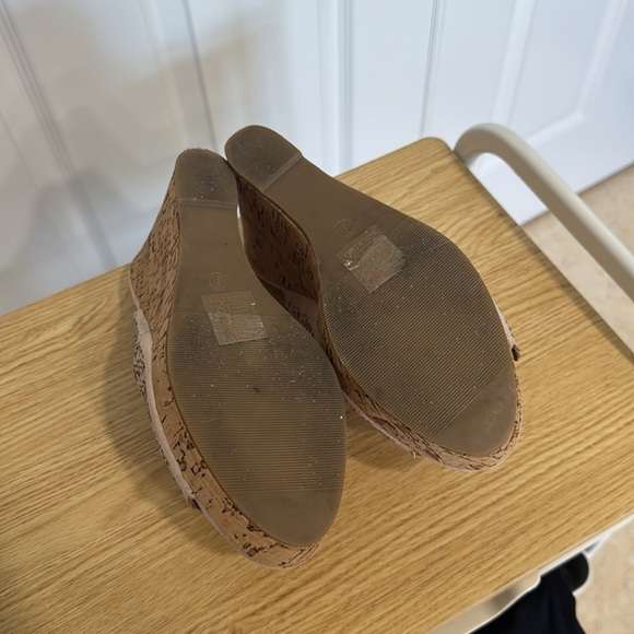 Athena Alexander open toe wedges. - Picture 4 of 4